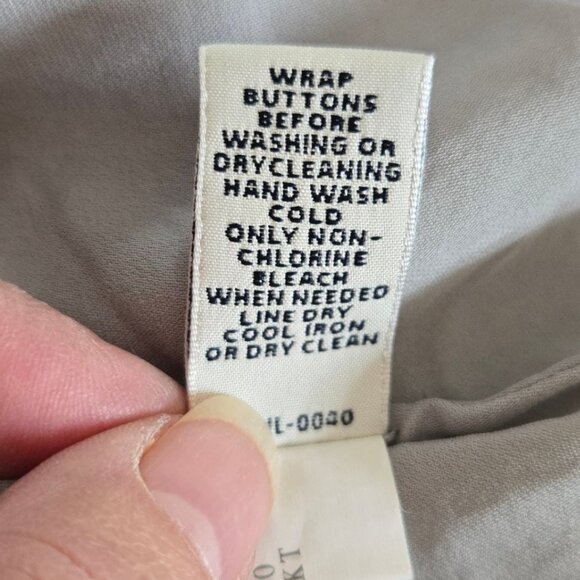 Banana Republic Womens 100% Silk Gray Pearl Button-Front Blouse Small - Picture 7 of 8